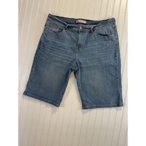 Signature Levis Strauss & Co Women’s 14 Misses Denim Blue Jean Shorts Pockets
